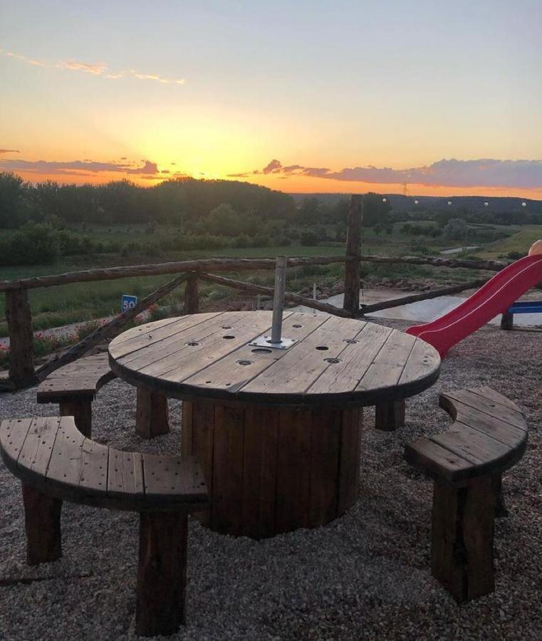 Casa Rural La Charolesa Aguilera エクステリア 写真